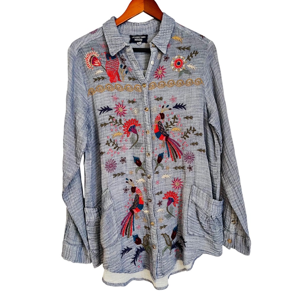 Johnny Was Lucy Painter's Smock Shirt M Blue Embroidered Birds Floral Boho Artsy